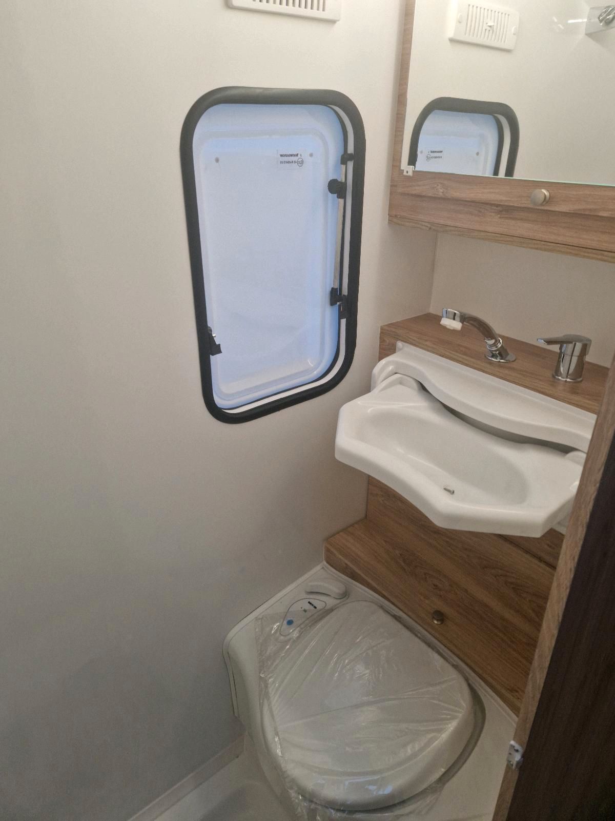 Wohnwagen Vermietung 3+1 Personen Küche/WC/Dusche & Zubehör